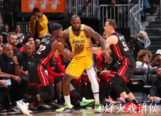 詹姆斯22分9助关键7分爆发 湖人击败热火终结连败 詹姆斯22分9助关键7分爆发 湖人击败热火终结连败