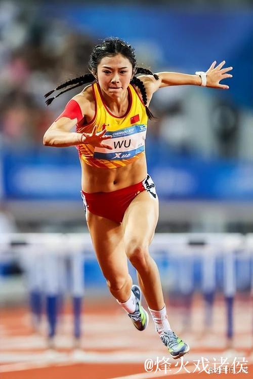 2025全国田径冠军赛：吴艳妮12秒90勇夺100米栏金牌